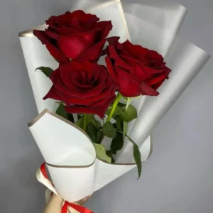 3 Red Roses Bouquet