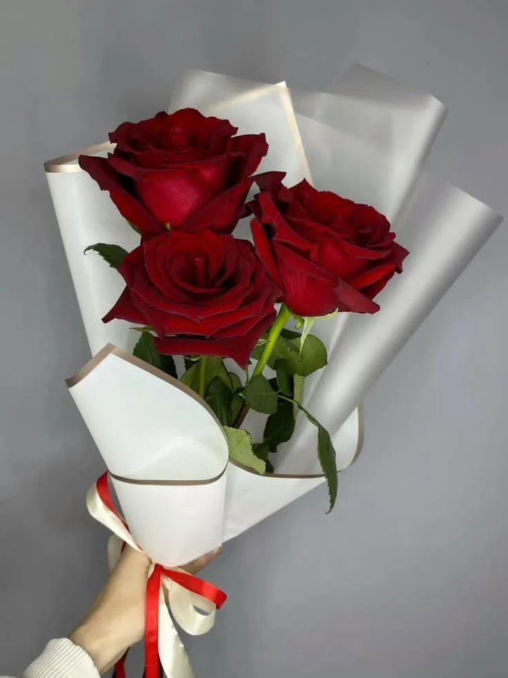 3 Red Roses Bouquet